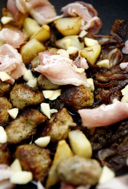 Goodman's Geese Sausage, onion, potato and garlic stuffing image #1